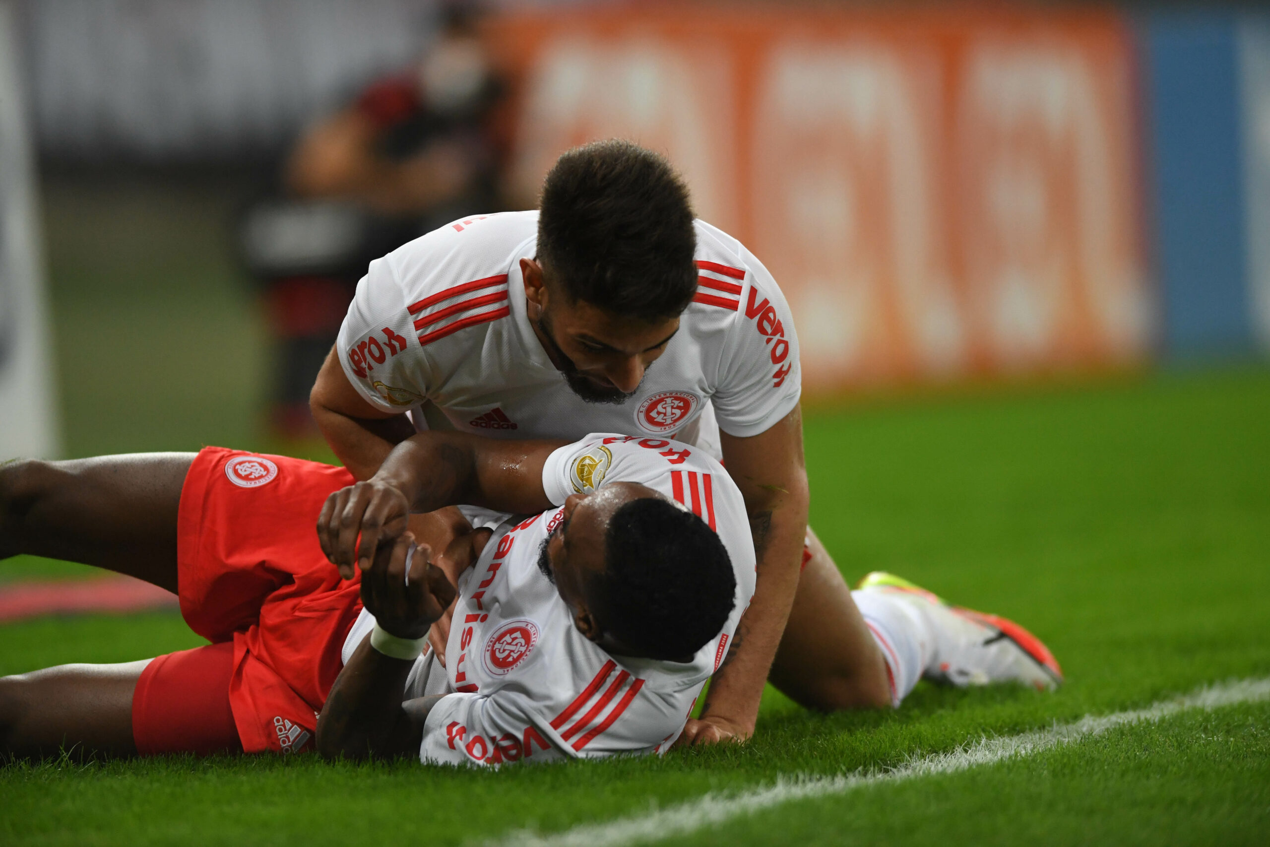 Leia mais sobre o artigo Internacional atropela o Flamengo no Maracanã com direito a hat-trick de Yuri Alberto; resumo da partida