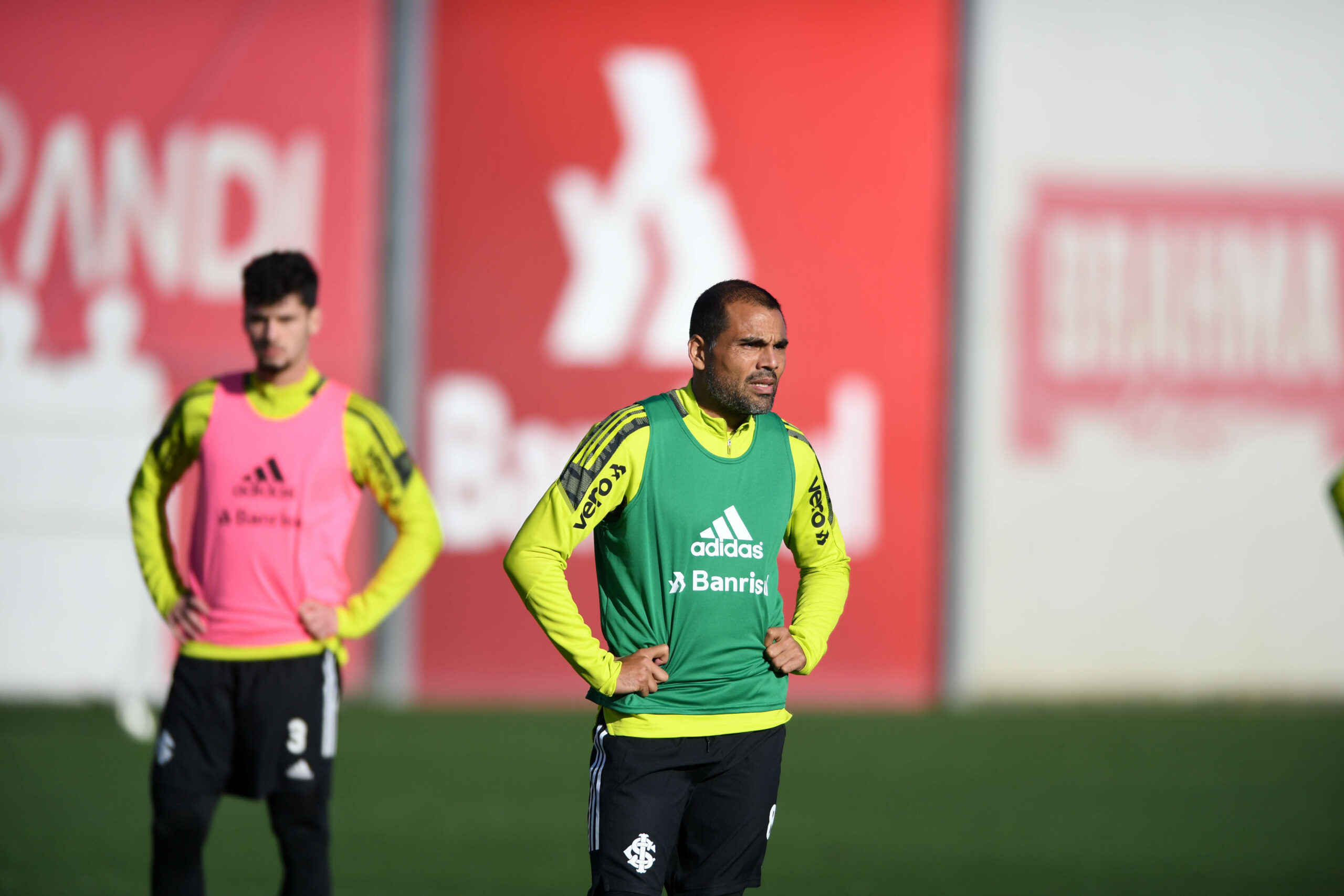 Leia mais sobre o artigo Jogador do Internacional é regularizado no BID e poderá fazer sua estreia com a camisa colorada contra o Flamengo