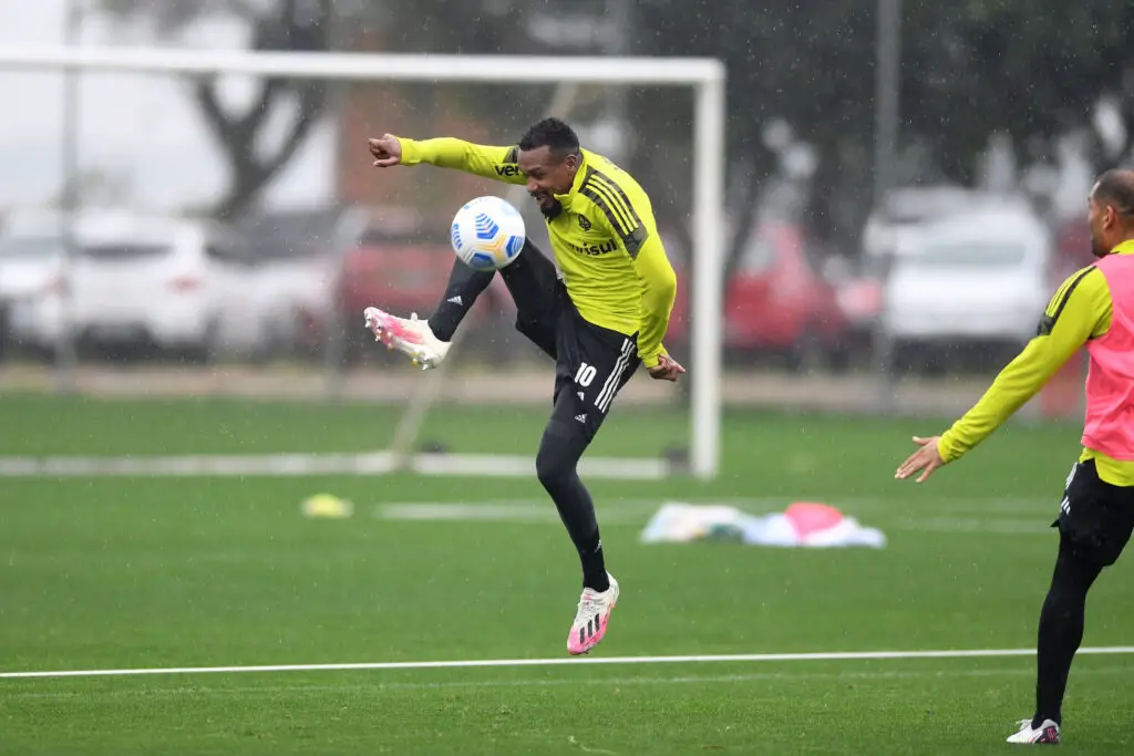 Meio-campo colorado é convocado para a seleção brasileira