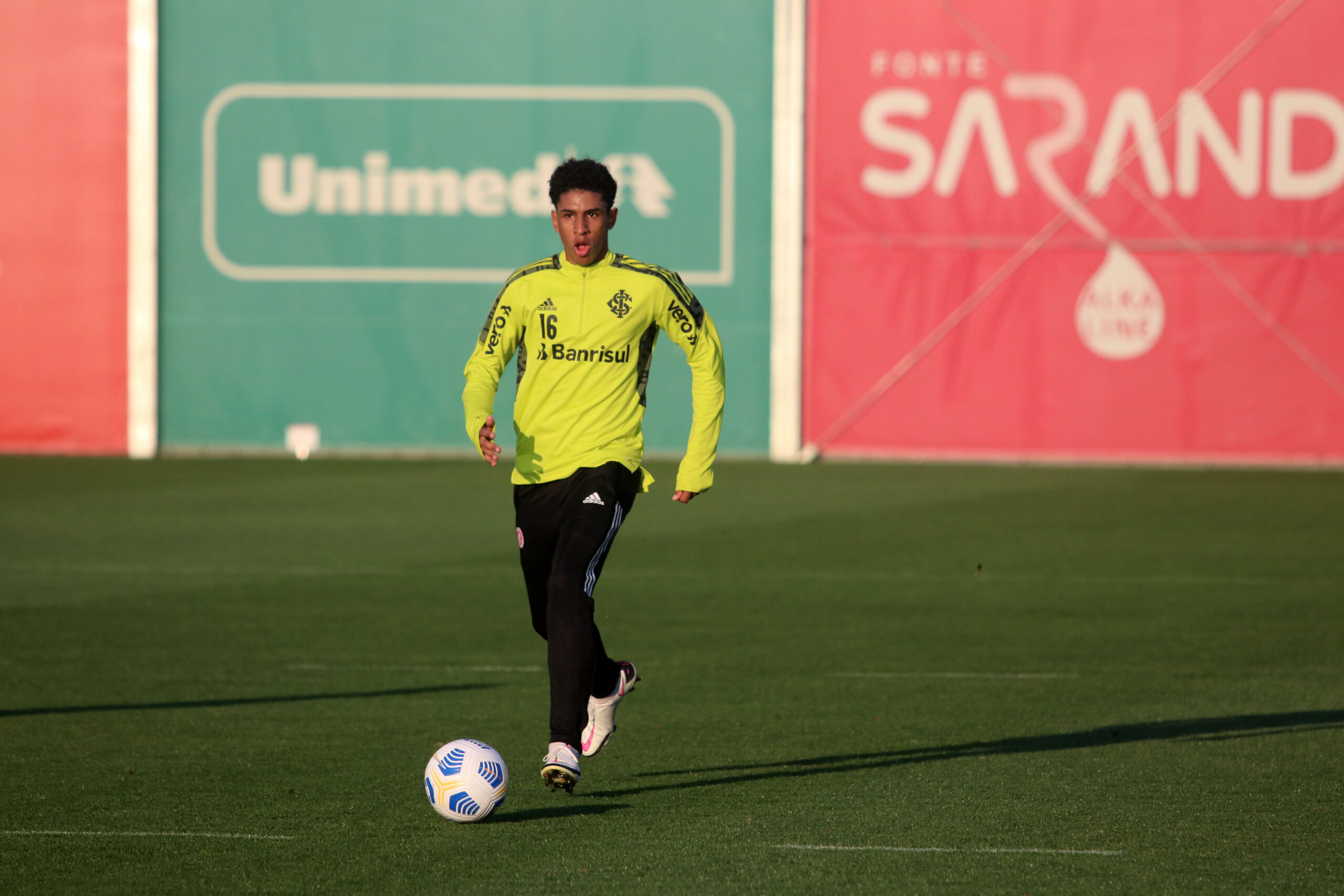 Leia mais sobre o artigo Jovem lateral vive expectativa em poder atuar contra o Flamengo