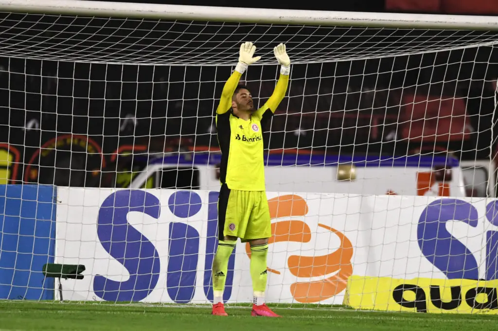 Goleiro Colorado fala sobre sua boa fase: “Feliz pelo momento , principalmente, da equipe”