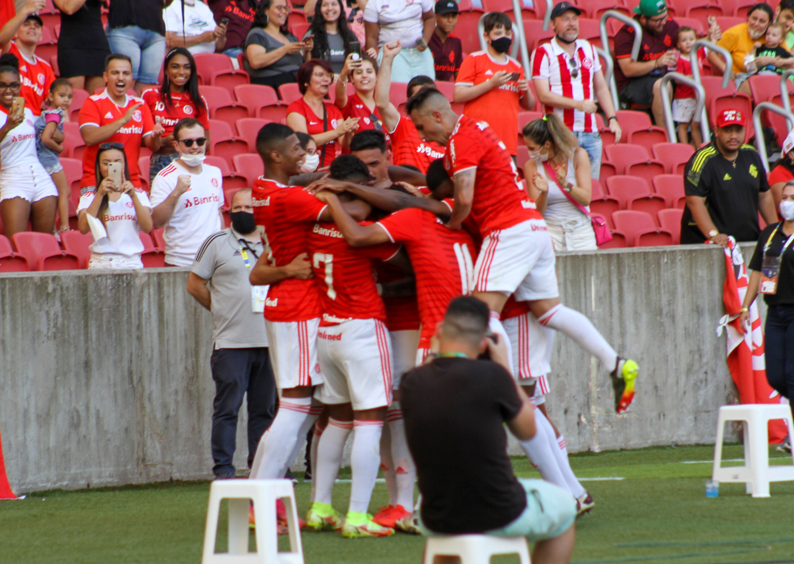 Leia mais sobre o artigo Há um passo do título; equipe colorada Sub-20 saem na frente na decisão