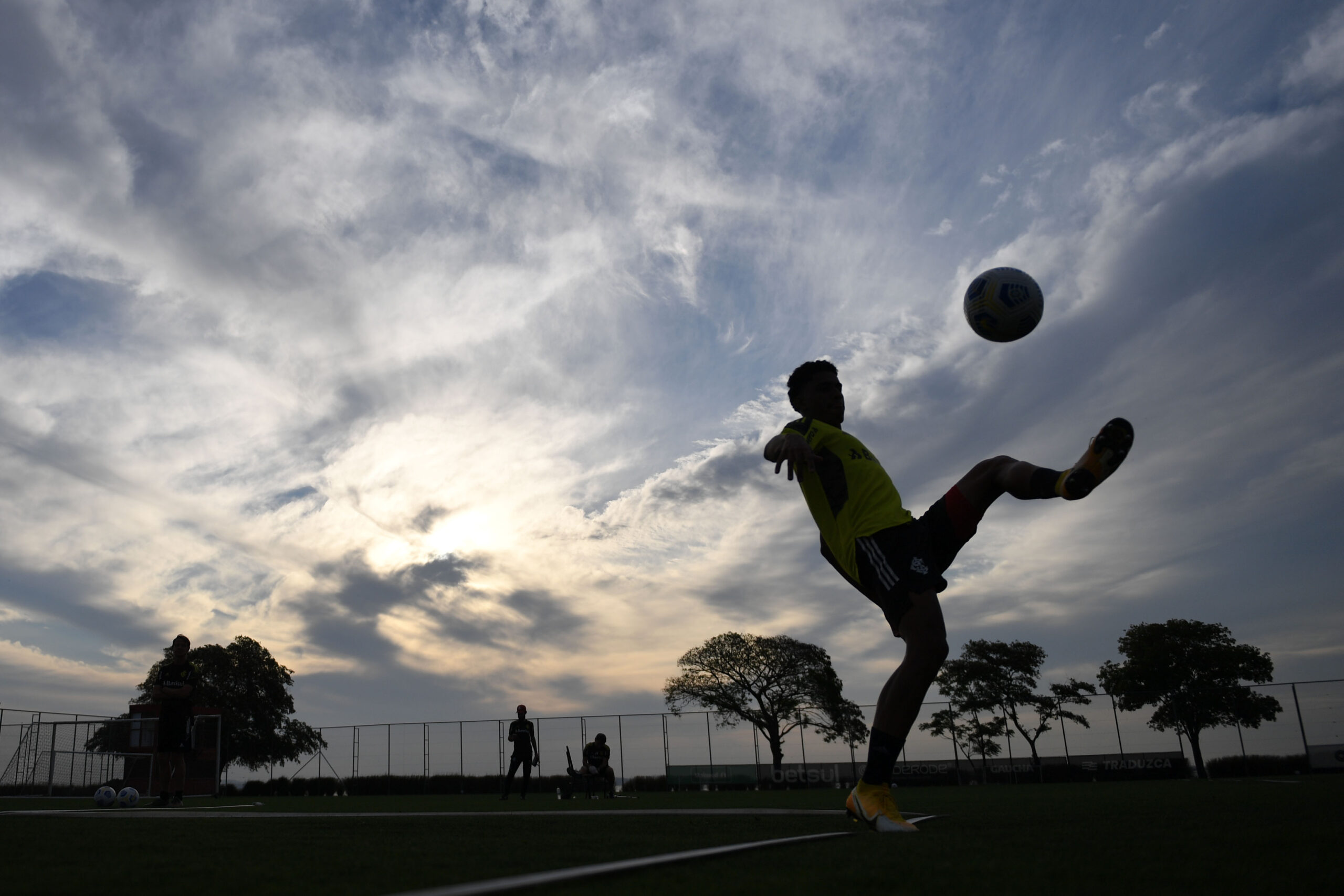 Leia mais sobre o artigo Provável escalação do Inter para o GRE-NAL 434; Desfalque e Dúvida