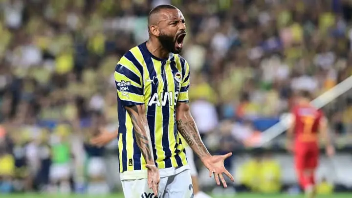 Leia mais sobre o artigo De olho na janela; Inter demonstra interesse em atacante brasileiro do Fenerbahçe