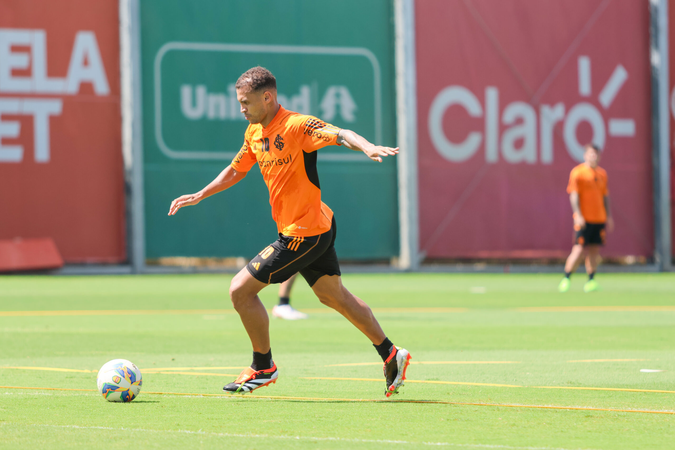 Leia mais sobre o artigo Alan Patrick próximo de marca de Fernandão no GRE-NAL