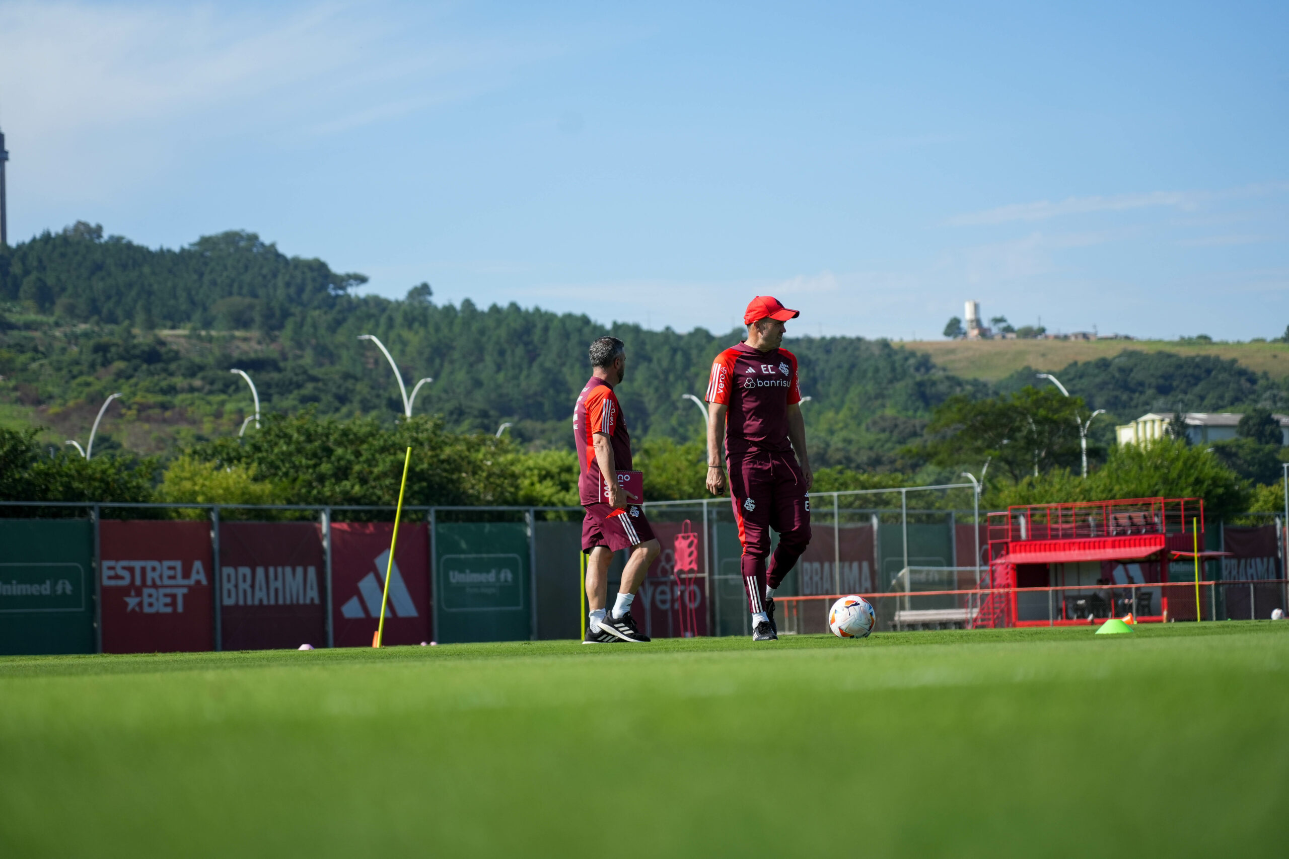 Leia mais sobre o artigo Com retorno importante; Coudet faz mistério em relação a equipe