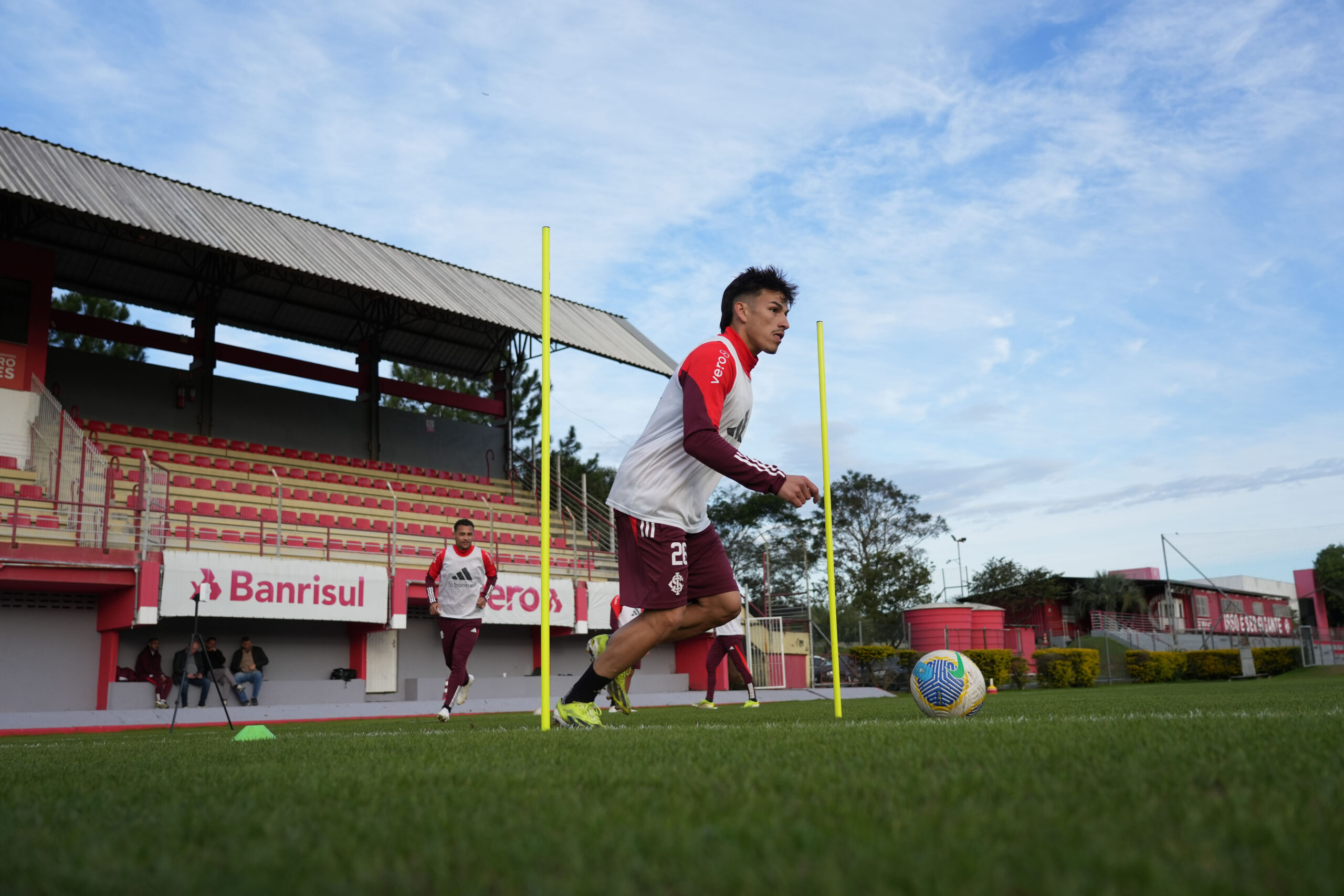 Leia mais sobre o artigo Clube argentino mostra interesse no lateral; Empresário confirma; Diz site