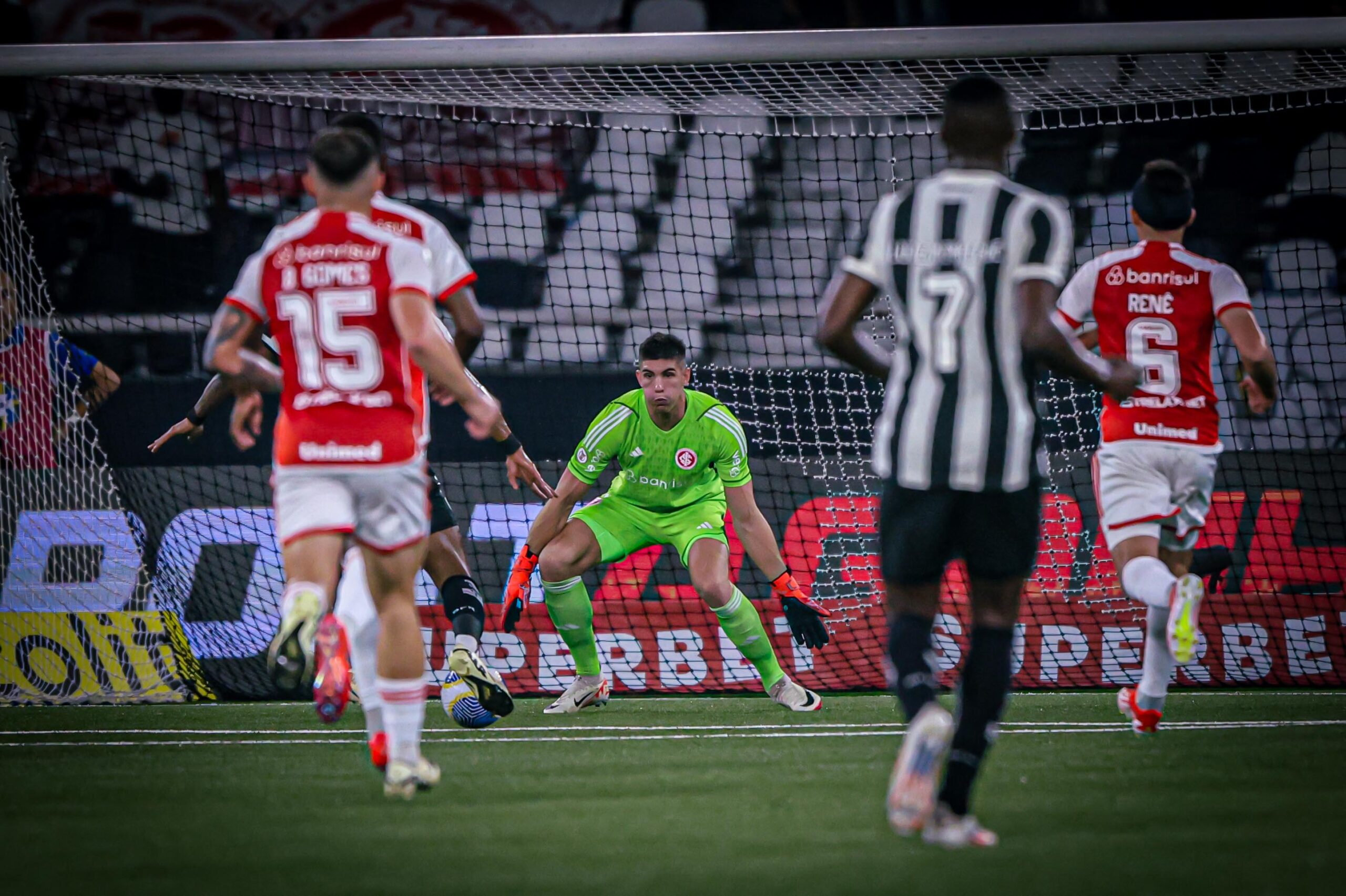 Leia mais sobre o artigo Desfalcado; Inter perde para o Botafogo; Como ficou; Próxima partida