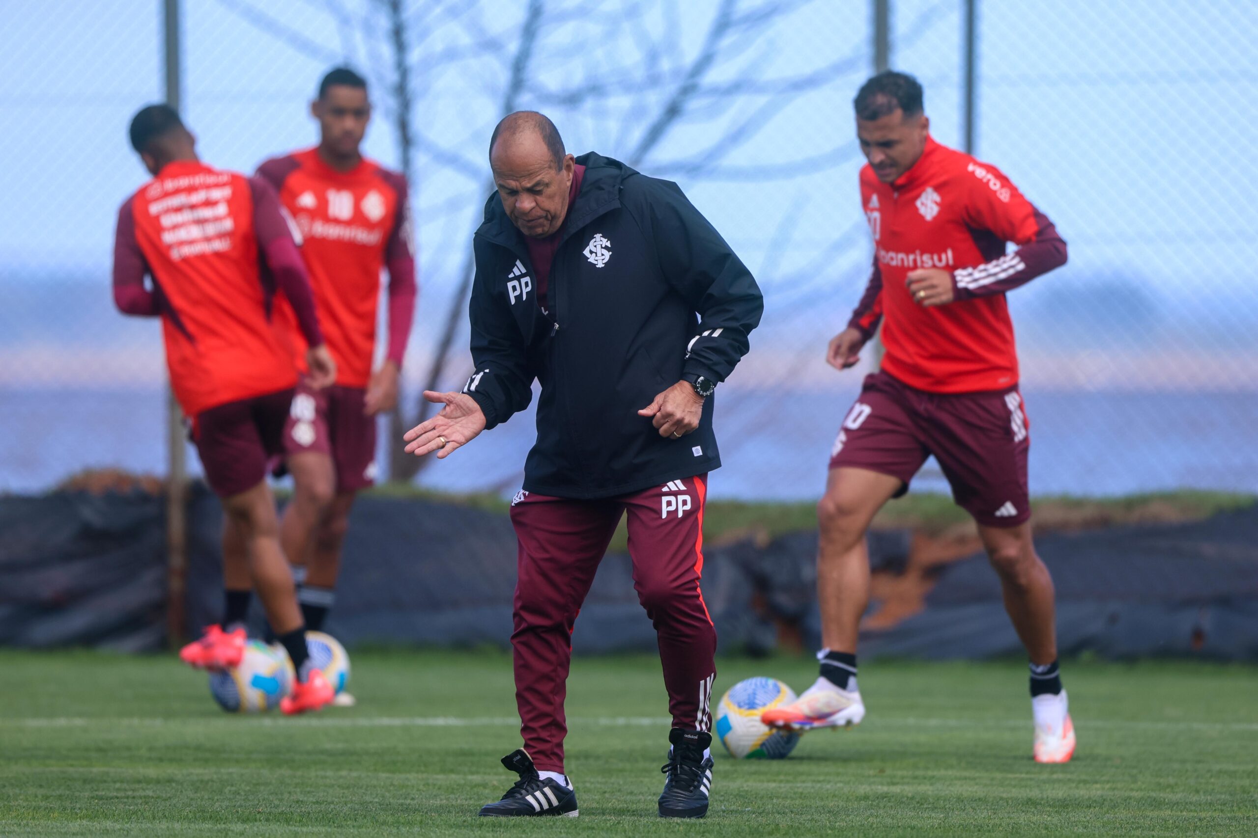 Leia mais sobre o artigo Atleta tem lesão constatada e vira dúvida para o clássico GRENAL